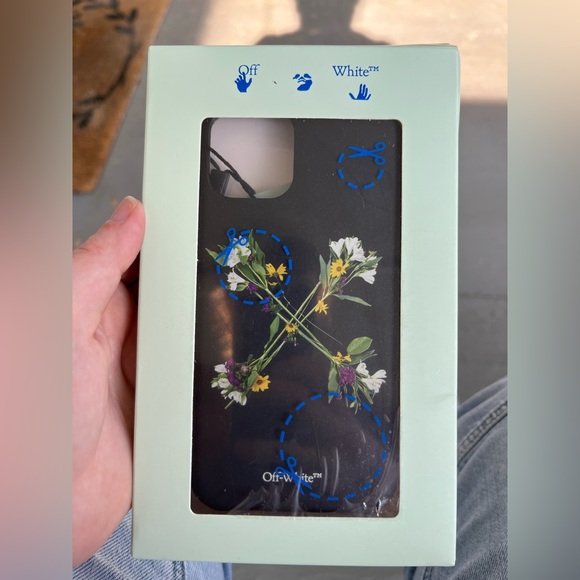 Off-White c/o Virgil Abloh Black/Green iPhone 11 Pro Phone Case - Picture 4 of 5